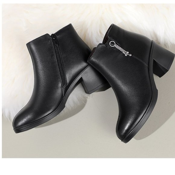 Half a leather boot - Picture 3 of 3